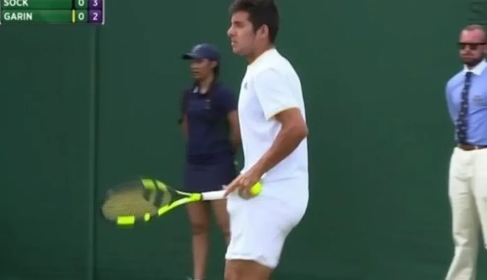 El tenista nacional no pudo ante su rival en primera ronda de Wimbledon