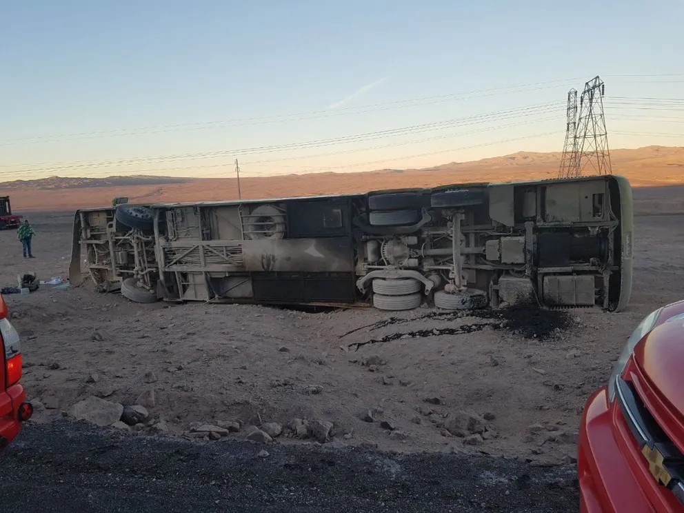 El accidente involucró a una máquina de la empresa Turbus y sucedió cerca de las seis de la mañana