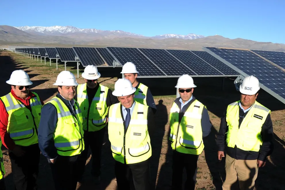 Las autoridades, encabezadas por el Ministro de Energía, Andrés Rebolledo y el Intendente Claudio Ibáñez recorrieron las instalaciones