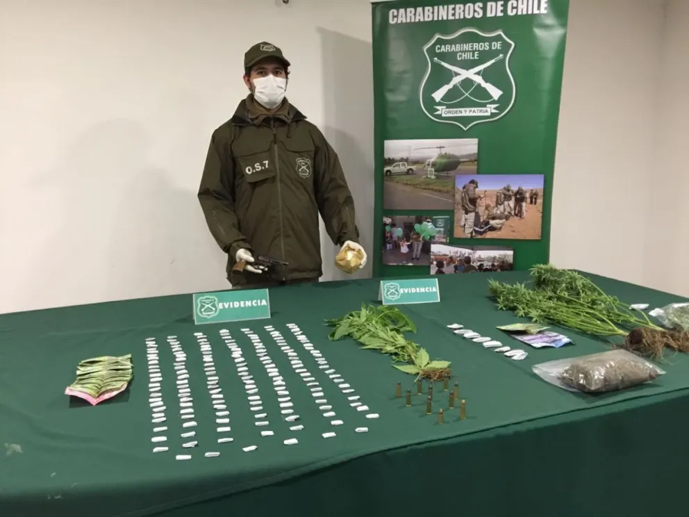Marihuana, pasta base y armamento fue incautado por Carabineros