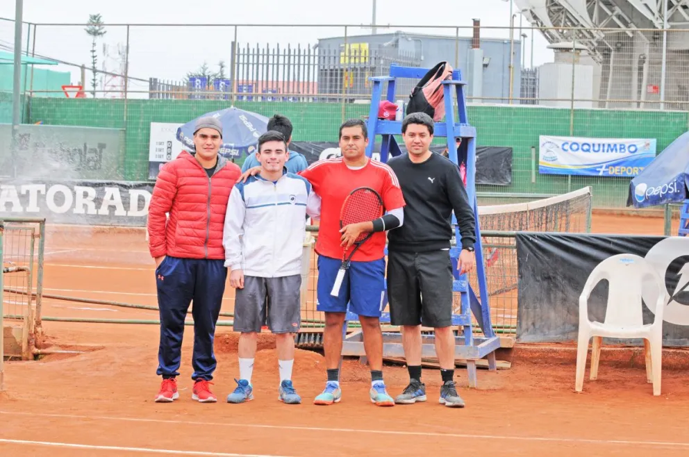 Cristóbal González, Claudio Ramos, Cristian Leyton y Ricardo Flores han tomado parte en el regional de Tenis de Coquimbo.