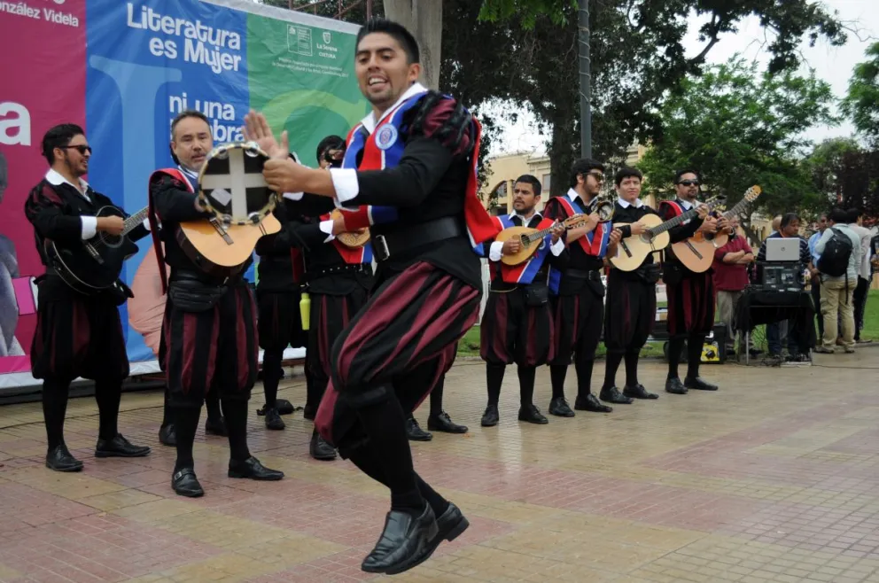 La inauguración del evento se realizó hoy en la mañana en la Plaza de Armas de La Serena.
