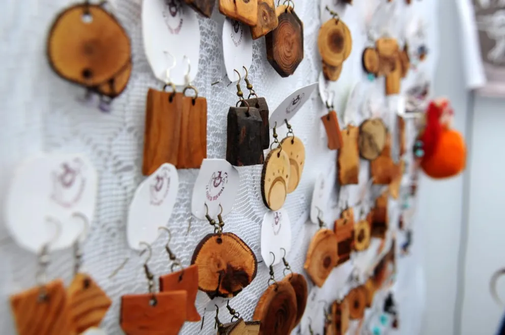 Joyería en madera de Sindy Chacana, "La Arañita Tejedora de Salamanca".