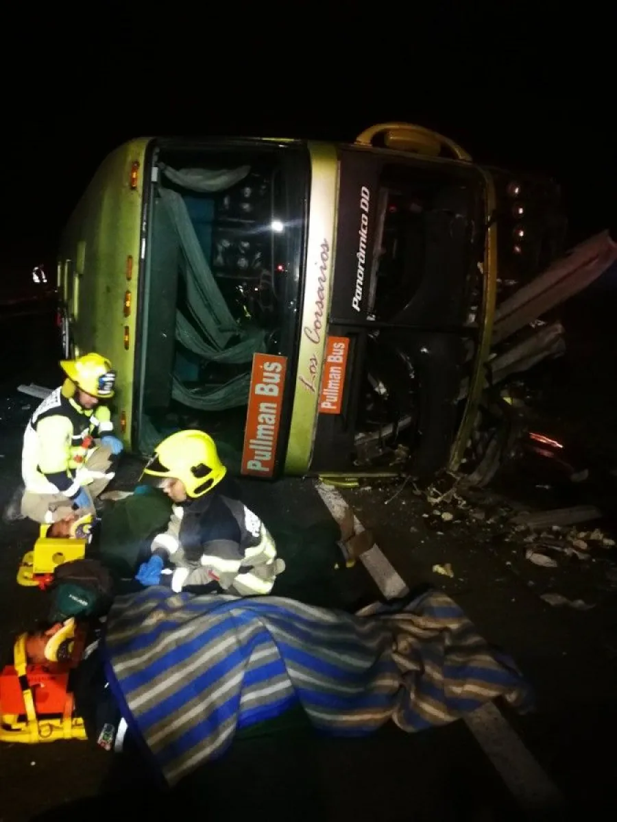 Volcamiento de bus deja 16 lesionados en ruta 5 a la altura de Los ...