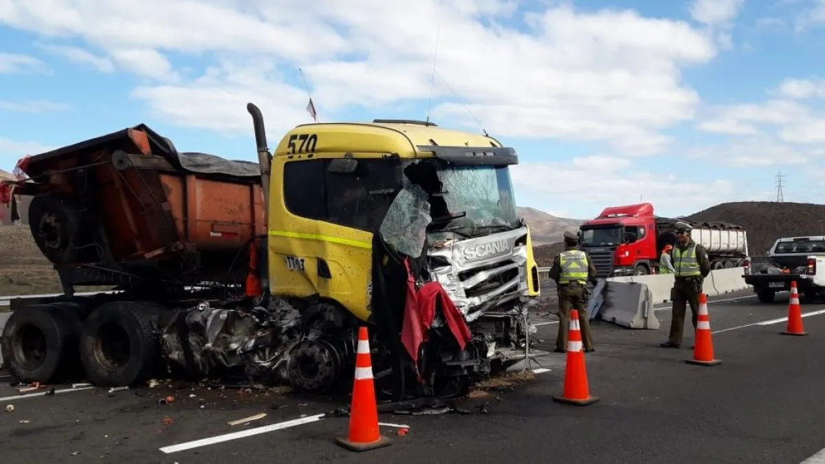 Un lesionado por choque por alcance entre dos camiones en Ruta 5 Norte ...