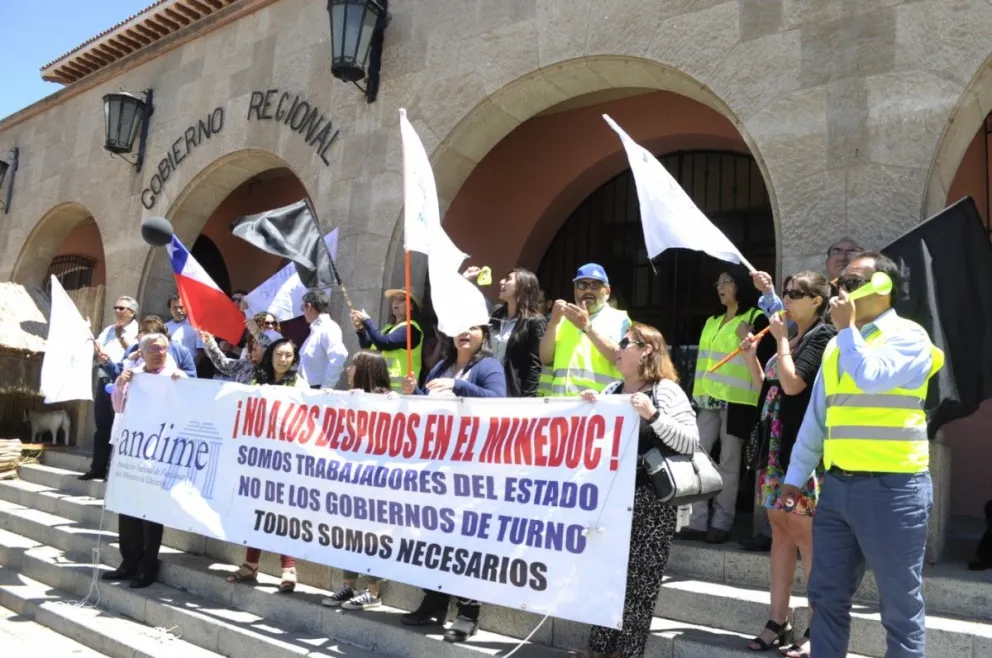 Ayer los trabajadores llegaron hasta la intendencia regional a entregar una carta dirigida a la intendenta Lucía Pinto explicando la situación que enfrentan.