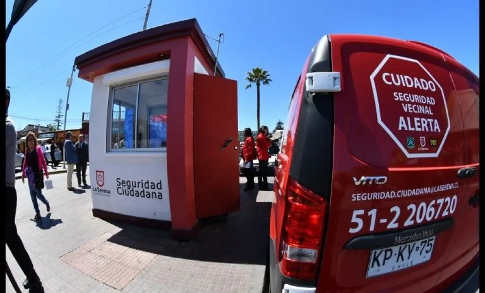 En el centro de La Serena se han instalado casetas de seguridad y retenes móviles municipales, que son parte del plan de seguridad para el casco histórico y la zona céntrica de la ciudad.