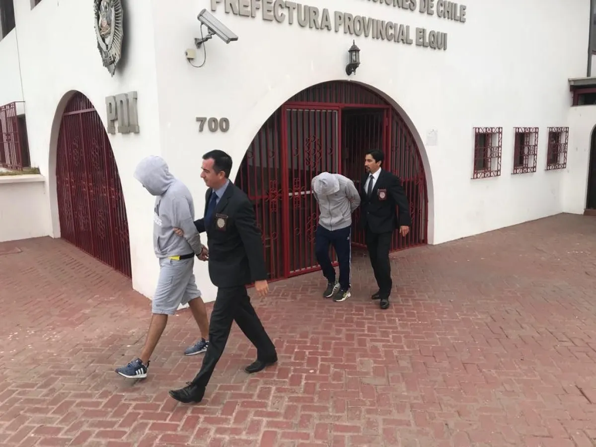 Detienen a tres personas por delitos de robo con violencia e ...