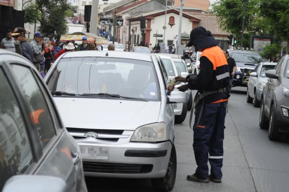 Los cobros por los estacionamientos en el centro de La Serena nuevamente están siendo cuestionados y algunos concejales insisten en que se busque una fórmula para terminar con la concesión que está vigente hasta el año 2042.