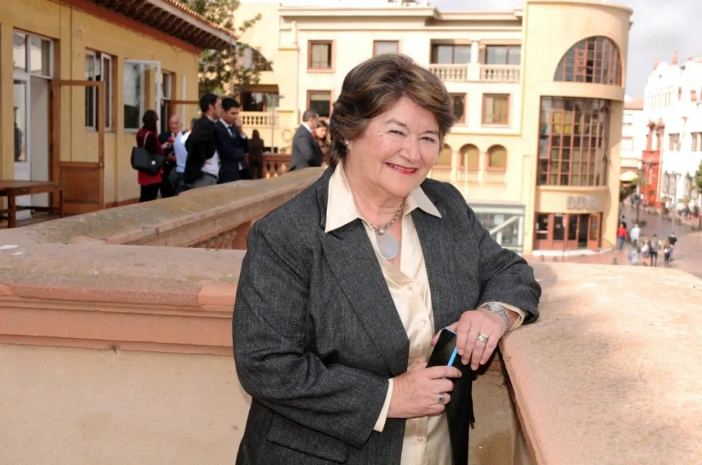 La actual presidenta del CORE, Adriana Peñafiel, dice estar disponible para seguir encabezando el cuerpo colegiado, pero un acuerdo de palabra con la UDI podría sacarla de ese cargo.