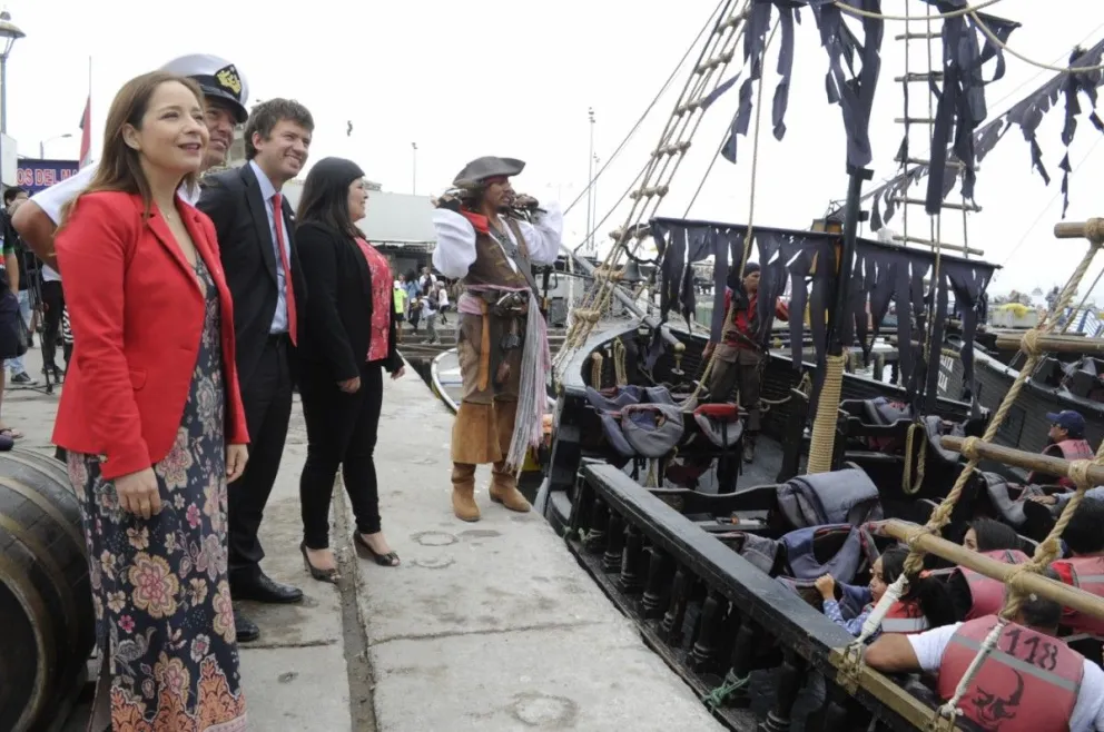 El director nacional del FOSIS, Felipe Bettancourt y la intendenta regional, Lucía Pinto, encabezaron el apoyo a pescadores artesanales y sindicatos de turismo de Coquimbo, quienes están diversificando sus actividades económicas.