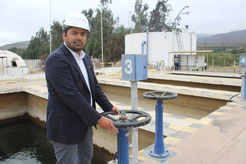El subgerente zonal Elqui de Aguas del Valle, Alejandro Romero, dio a conocer las medidas adoptada para el fin de Semana Santa con el objeto de asegurar el suministro a la comunidad. También explicó el proceso de potabilización del agua en la planta de Las Rojas.