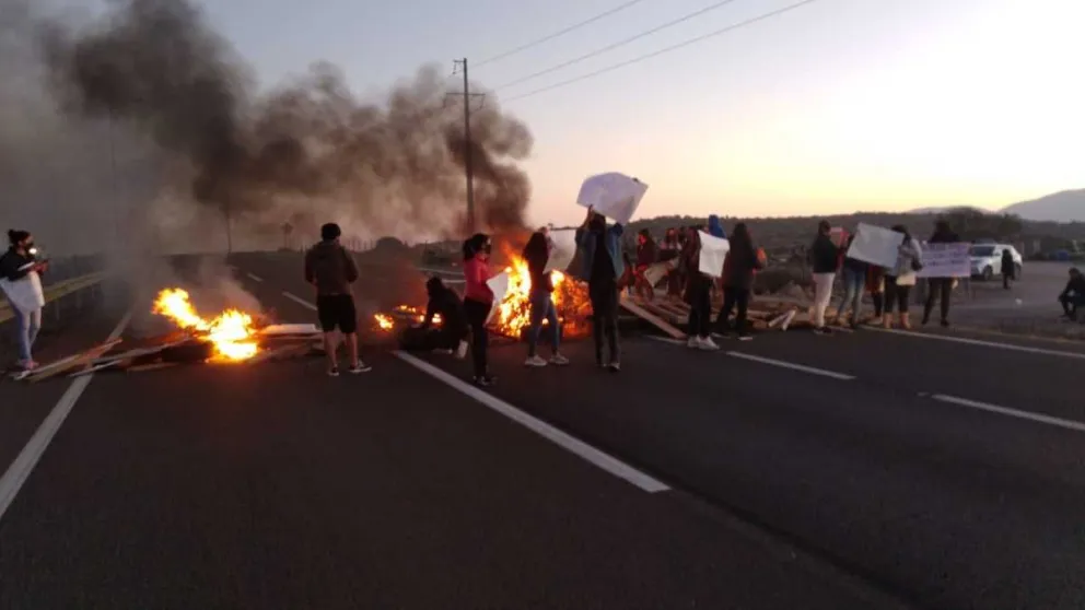 Miembros de un  comité de vivienda de Guanaqueros se tomaron la Ruta 5 norte a modo de protesta por la tramitación en la entrega de las casas.