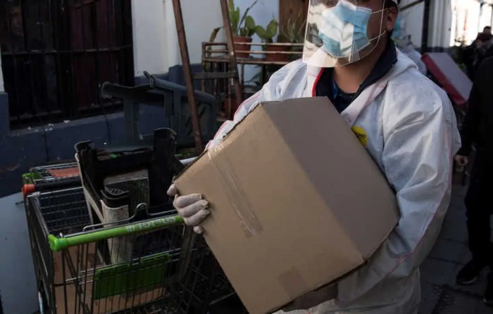 La entrega de cajas de mercadería que los propios dirigentes consiguen y centrados en el Coronavirus, son los temas más relevantes que realizan hoy en las juntas de vecinos.