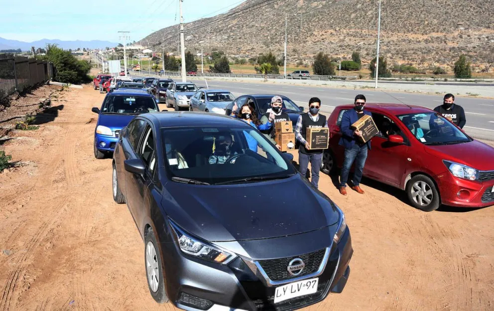 En Kayros Iglesia hicieron una cruzada con automovilistas y les entregaron kit de aseo y sanitización, para protegerse del Coronavirus.
