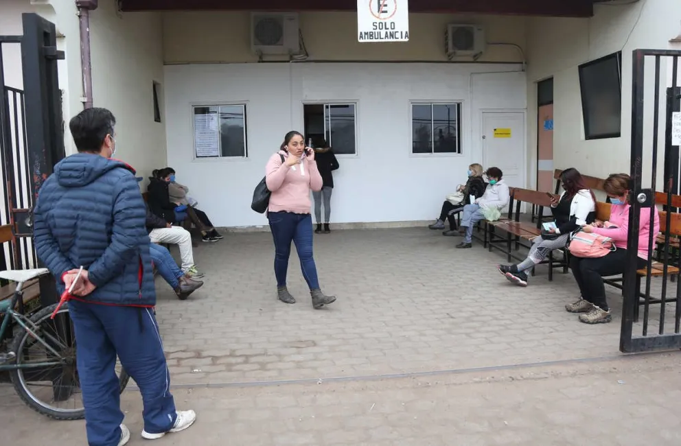 Los trabajadores y trabajadoras de la salud primaria podrán acceder desde el lunes a consultas vía telefónica para la contención o ayuda de psicólogos.