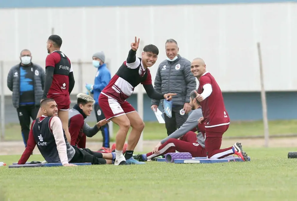 Humberto Suazo entrenando con el plantel papayero