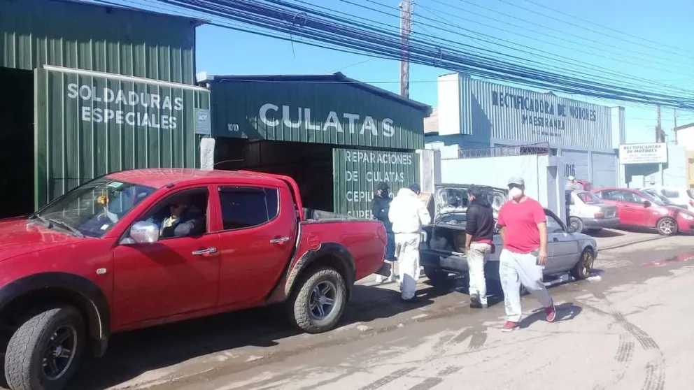 Si bien en los talleres dedicados a reparaciones de automóviles, a la venta de repuestos o reparaciones de piezas, ha habido una baja de clientes, todos están muy activos.