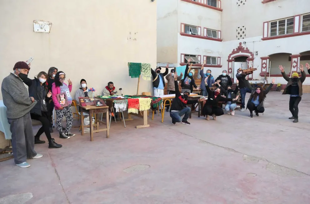 Las 19 personas que están hoy en el albergue de La Serena, realizan una serie de actividades durante el día, ya que no salen a la calle para evitar contagios de Coronavirus.