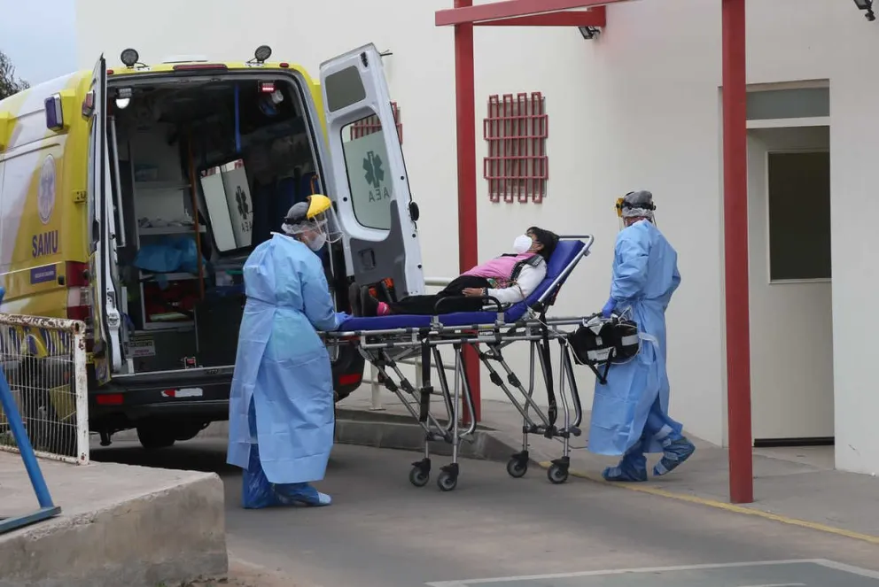 Los funcionarios de la salud, quienes han debido enfrentar en terreno la pandemia, tienen su voz propia frente a la posibilidad de ser voluntarios para probar una vacuna en Chile.