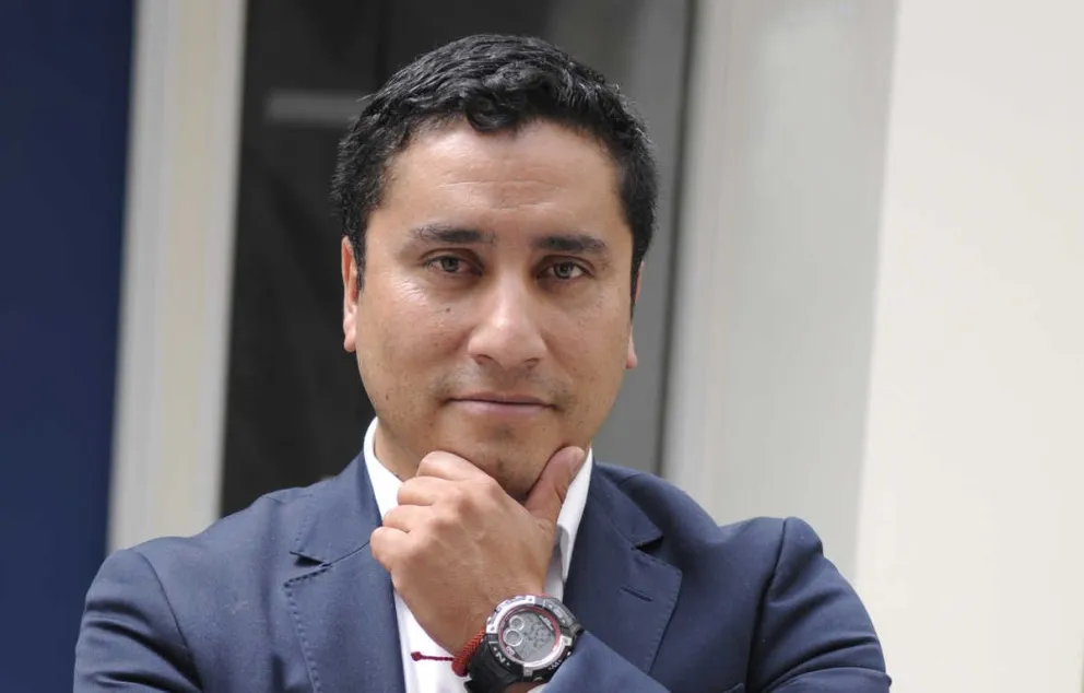 Hernán Ajumada, alcalde de Paihuano, dijo que en su comuna hace años los concejos se transmiten en directo por la radio