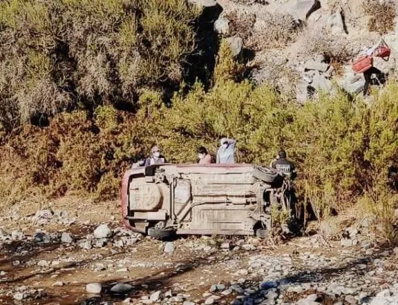 Volcamiento En Canela Baja Deja Dos Lesionados: Conductor Manejaba En ...