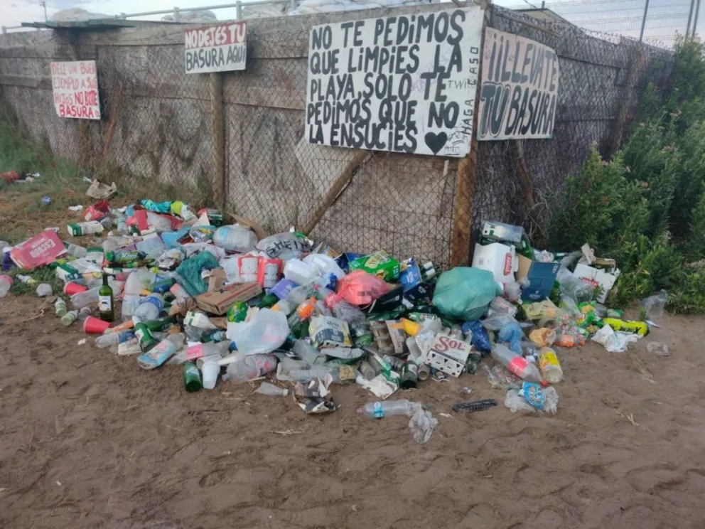 "Estamos abandonados": Vecinos reclaman por acumulación de basura en ...