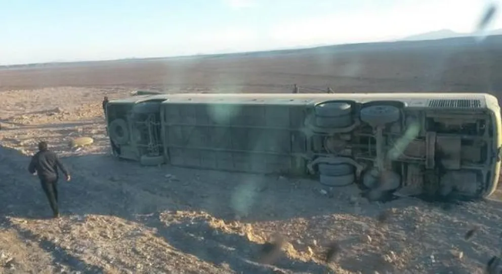 Accidente en la Ruta 5 Norte: Tur Bus que volcó en Antofagasta dejó 1 muerto