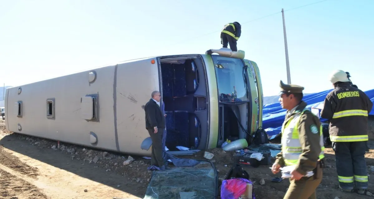 Seis heridos deja colisión frontal entre un bus y camión en la ruta 5 ...