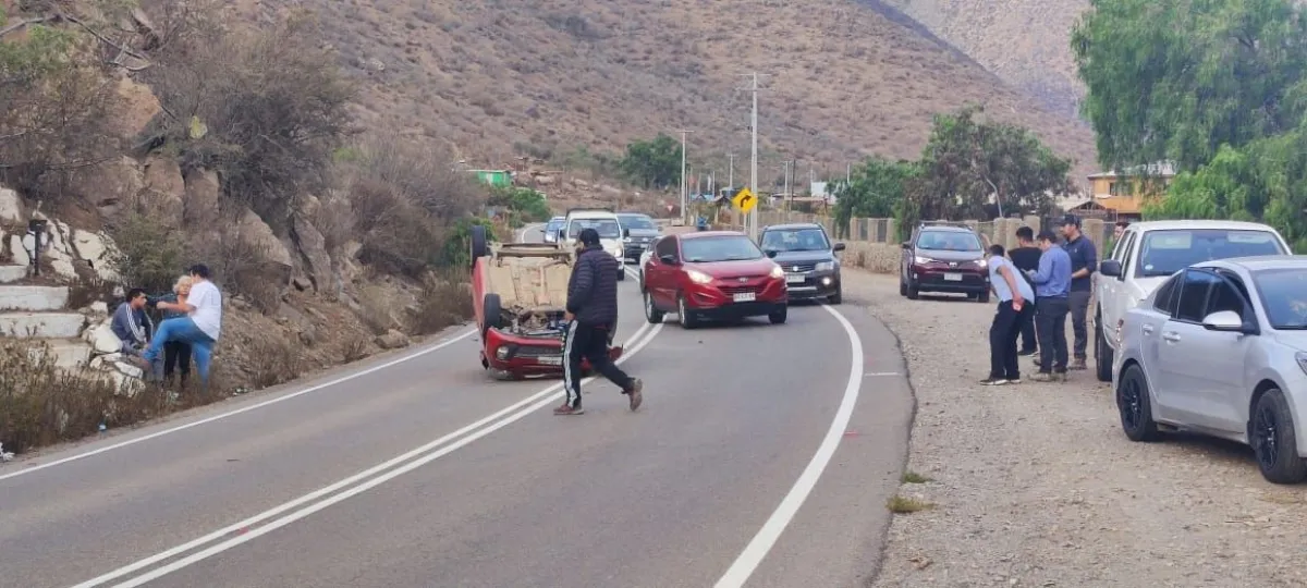Volcamiento de vehículo deja una persona lesionada en Andacollo ...