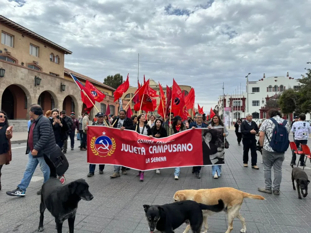 Junta comunal del Partido Comunista en la marcha convocada por la CUT.