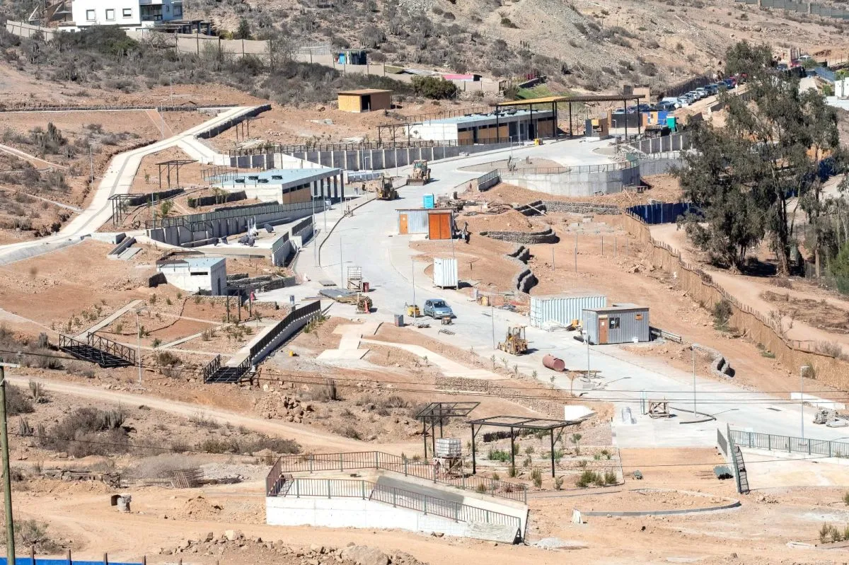 Con la creaci&oacute;n del parque urbano, se busca dotar al Cerro Grande de accesos universales y servicios, equipamiento que, anteriormente, no ten&iacute;a.