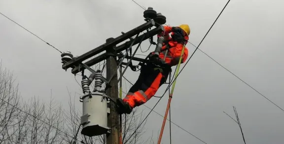 Vecinos de Rapel afectados por demora en reposición eléctrica