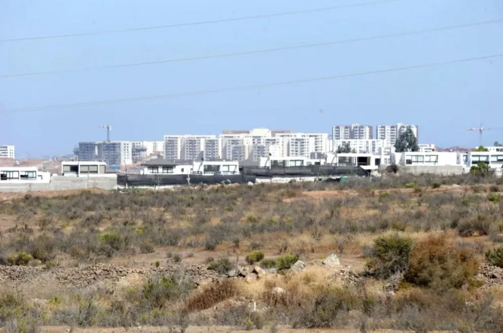Fue en 2019 cuando el gobierno regional, liderado por la entonces intendenta, Lucía Pinto, compró unos terrenos en el sector oriente de La Serena a más del doble de su precio original. 