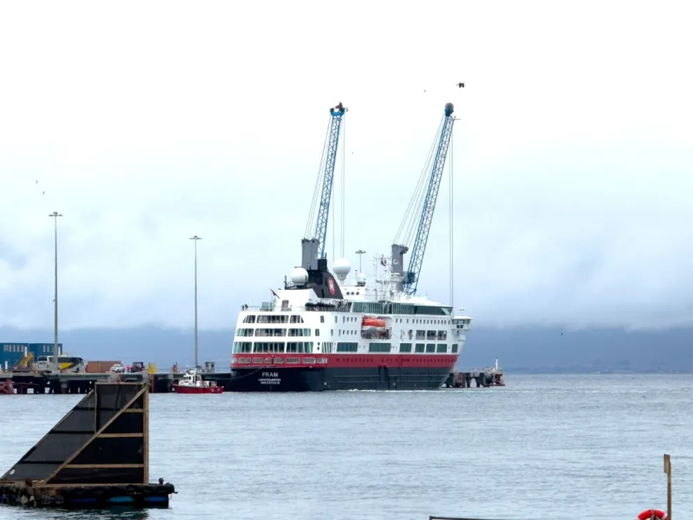 Con más de 150 pasajeros, el MS Fram abrió la temporada de cruceros en Coquimbo, la que se extenderá hasta abril del próximo año/ Cristian Silva. 
