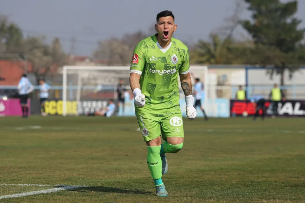 <h3>“Se queda en casa”: Deportes La Serena renueva al arquero Eryin Sanhueza</h3><br /> 2 Club Deportes La Serena