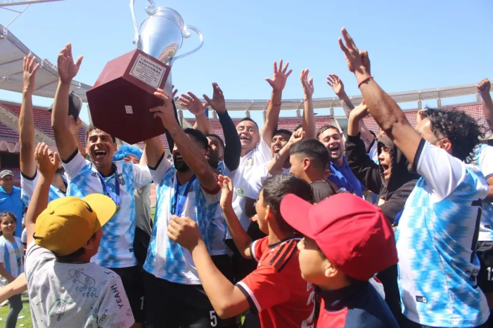 <h3>Selección sénior 35 de San Juan gana torneo regional de ANFA</h3><br /> 2 Partido en Estadio La Portada