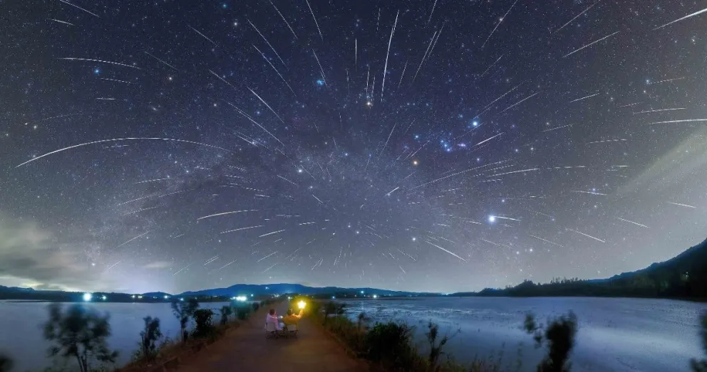Foto de las Gemínidas tomada por Luo Hongyang | NASA Picture of the Day, 17 de diciembre del 2023