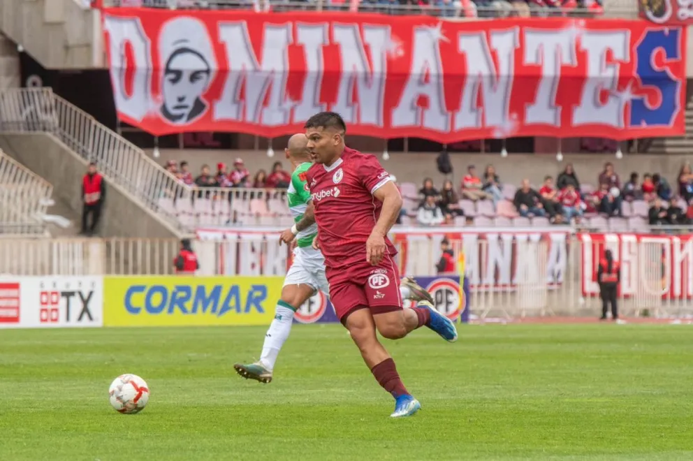 <h3>Despedida de Lionel Altamirano: Deja La Serena después de 24 goles históricos</h3><br /> 2 Lionel Altamirano