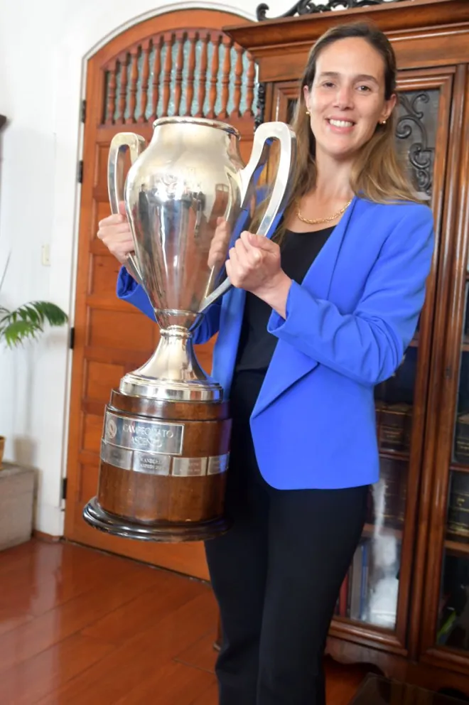 <h3>La copa del campeón se exhibirá hasta este viernes en el municipio serenense</h3><br /> 2 Trofeo de Ascenso 2024