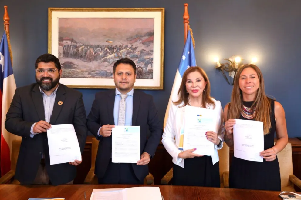 De izquierda a derecha, Galo Luna, delegado presidencial; Darwin Ibacache, gobernador rergional; Luperfinas Rojas, rectora de la ULS y Ximena Ampuero, consejera regional. CEDIDA