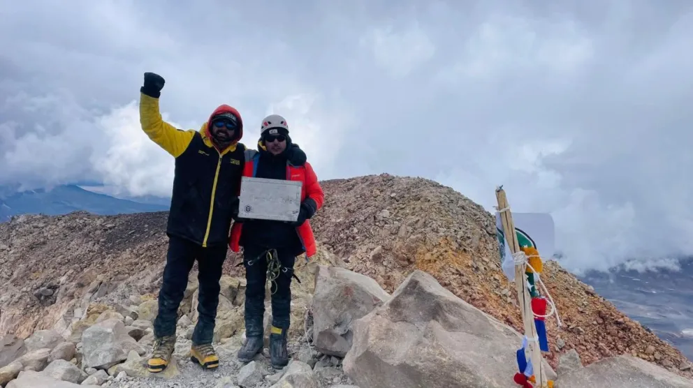 <h3>“Se pueden lograr los sueños más altos”: Montañista ovallino conquista la cumbre chilena</h3><br /> 2 Diego Esteban Rivera en la montaña