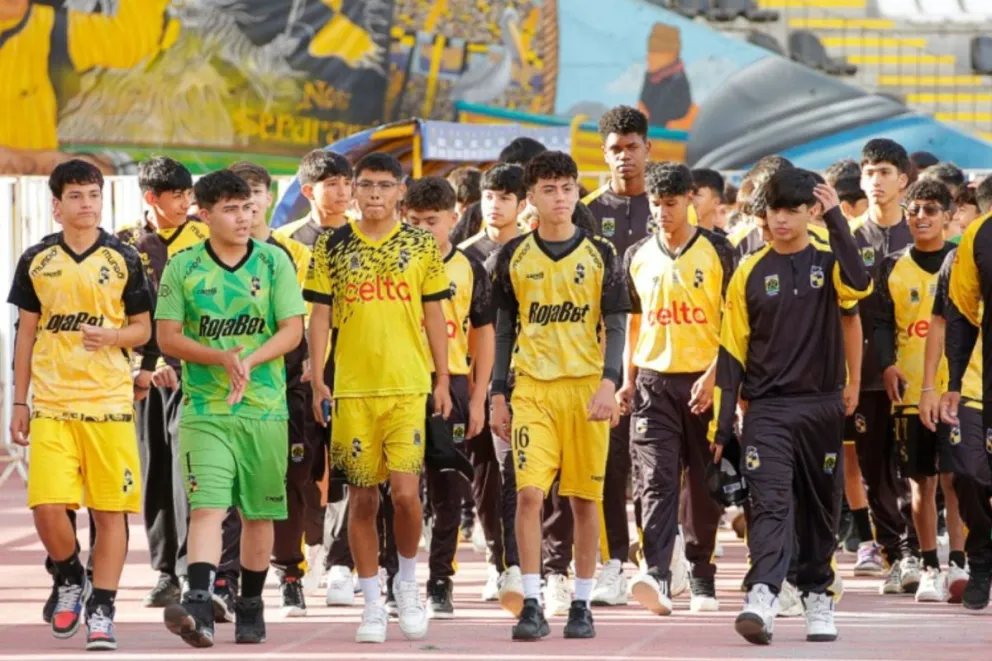Ya es una tradición el desfile de los jóvenes de Coquimbo Unido ante sus padres, apoderados y las autoridades comunales y del club / COQUIMBO UNIDO