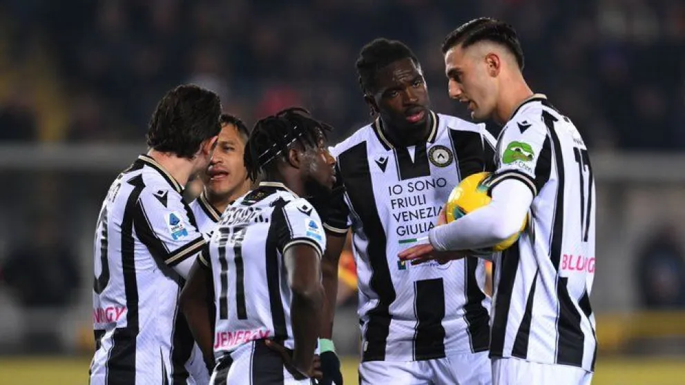 <br /> <h3>Alexis Sánchez intervino en disputa por penal entre compañeros</h3><br /> 2 Imagen del partido Udinese vs Lecce