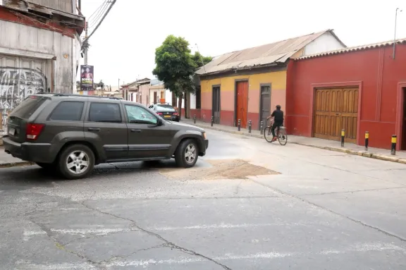 Colectiveros de La Serena alertan sobre peligroso estado de calles