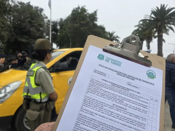 Carabineros certifica seguridad en furgones escolares