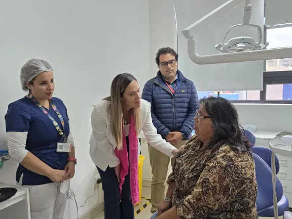 Cuidadores de pacientes dismovilizados reciben atención dental gratuita en La Serena