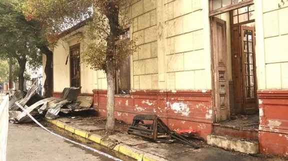 Incendio destruye tres viviendas en La Serena