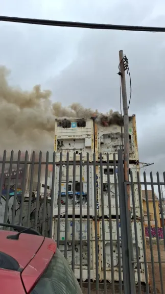 Incendio en esquina de Av. La Cantera con Su Santidad Juan Pablo II