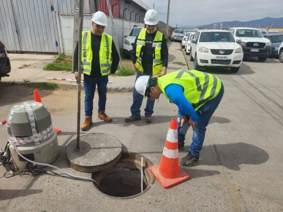 Industriales pesqueros afectados por clausura de alcantarillado en Barrio Industrial